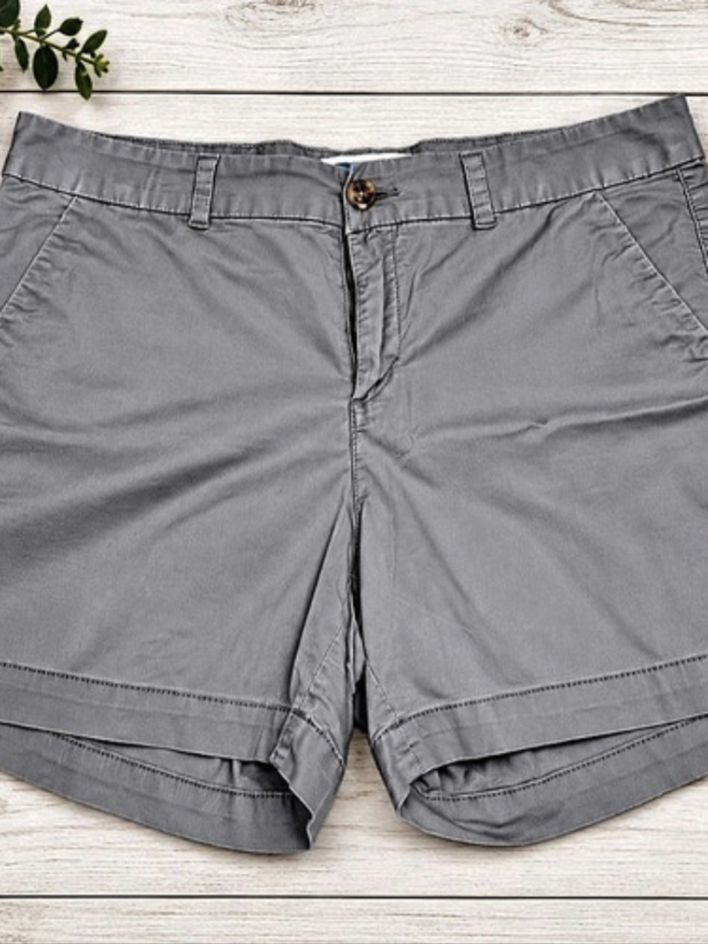 Old Navy Mid-Rise Everyday Short Gray Shorts